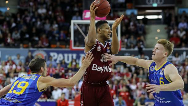 球场上能够 球场上能够